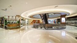 Palais Renaissance (D9), Retail #478842371